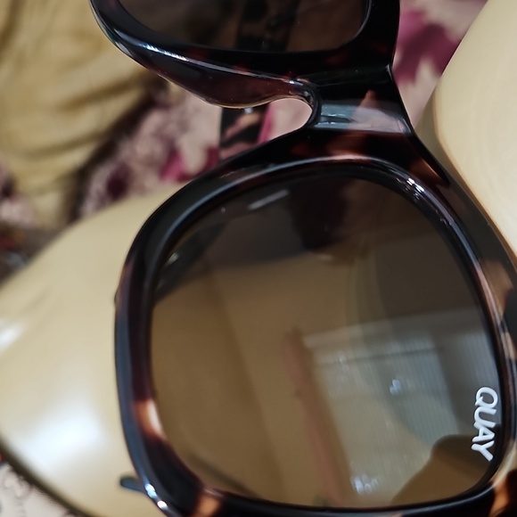 Quay Australia After Hours 111 Tortoise Shell Sunglasses And Case - Picture 9 of 10